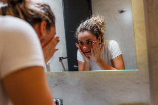 Jak zlikwidować cienie pod oczami? Kosmetolog radzi