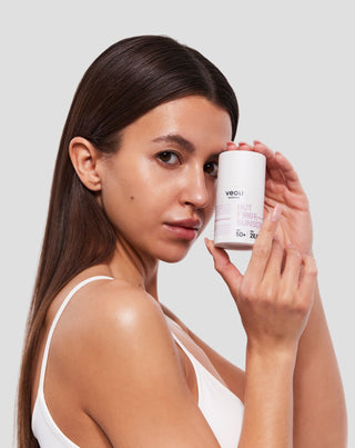 Lekki krem ochronny przeciw fotostarzeniu But first, sunscreen SPF 50+ Veoli Botanica_2