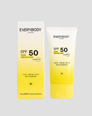 Nawilżający krem do twarzy o wysokim filtrze SPF 50 z niacynamidem Everybody London - 1