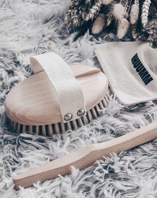 Szczotka do masażu ciała z włóknem z agawy drewna bukowego i odpinanym kijem nr 2 Hhuumm - 2