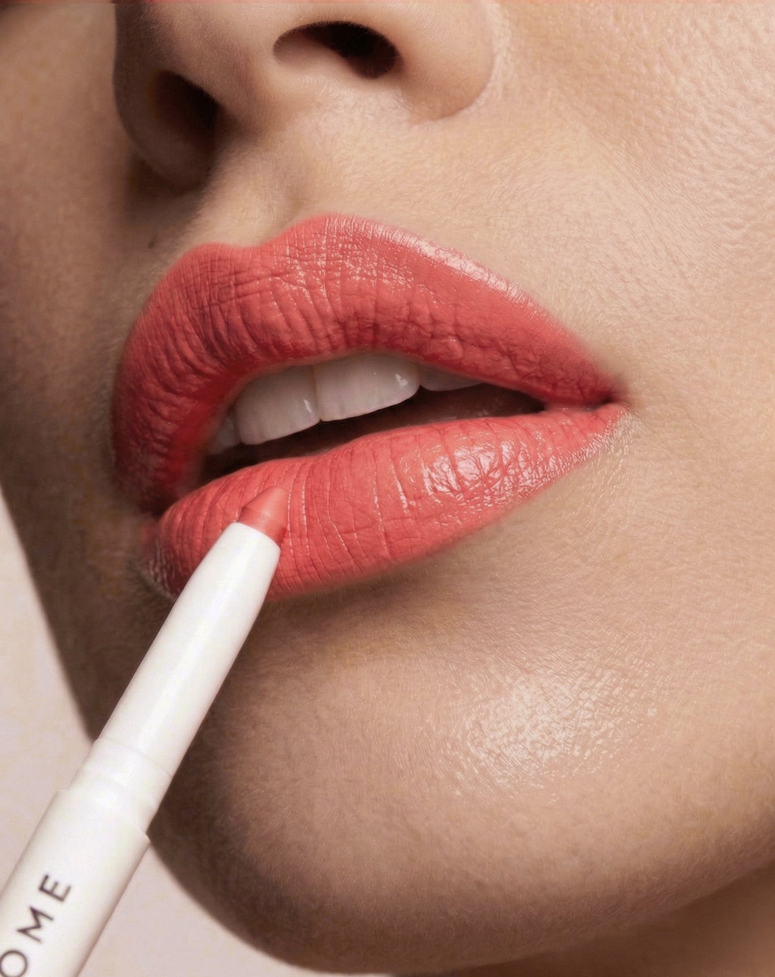 Konturówka do ust z długotrwałą formułą i witaminą E Nutridome - 01 Coral Kiss - 2