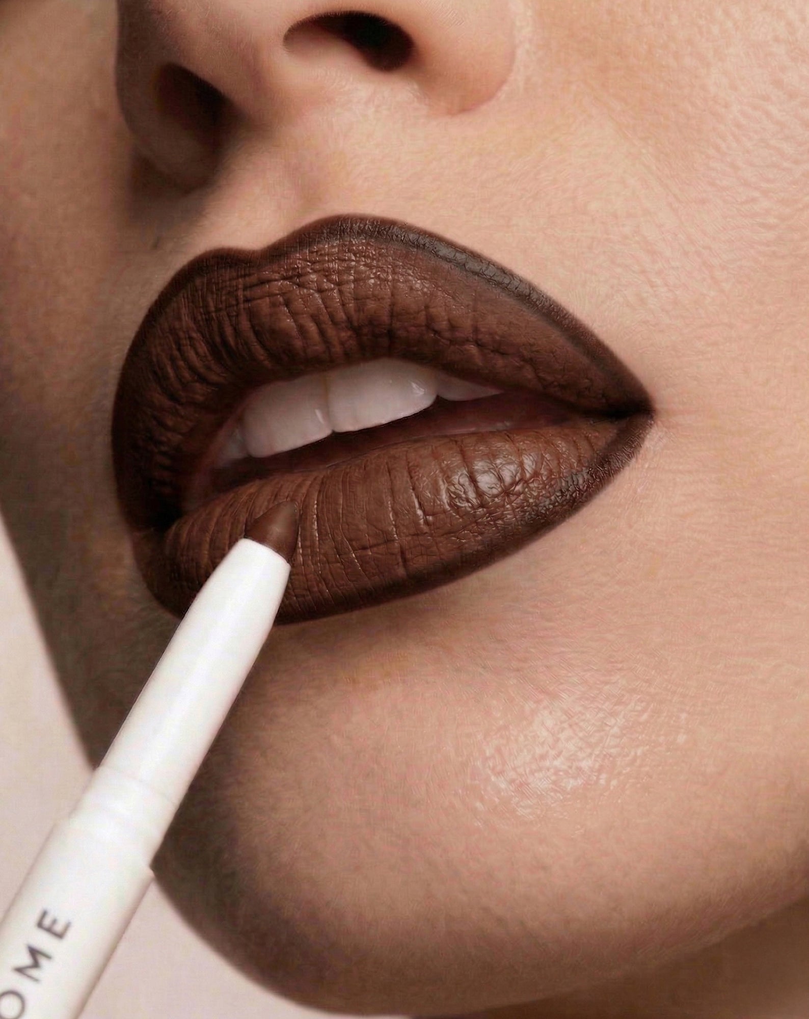 Konturówka do ust z długotrwałą formułą i witaminą E Nutridome - 05 Mocha Mousse - 2