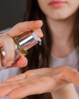 Wygładzający eliksir do włosów z kwasem hialuronowym i wegańskim jedwabiem Auna - 2