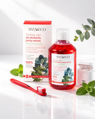 Ziołowy płyn do płukania jamy ustnej z chlorheksydyną Sylveco - 2