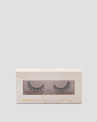 Sztuczne rzęsy na pasku 2d do wielokrotnego stosowania Misterious Gal Bamm!Lashes