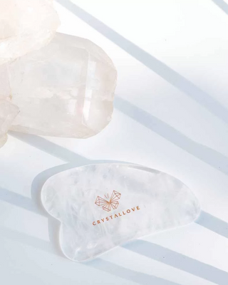 Płytka do masażu twarzy gua sha z kryształu górskiego o właściwościach oczyszczających Crystallove_2