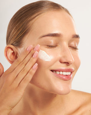 Nawilżający krem do twarzy z SPF 50 z alantoiną i kwasem hialuronowym Nutridome