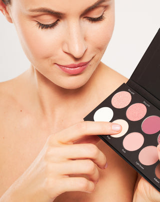 Paleta 10 trwałych cieni do powiek w klasycznych odcieniach Basic Eyeshadow Palette Nutridome
