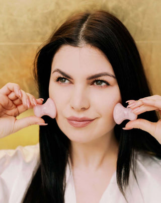 Grzybek do masażu twarzy z naturalnego kwarcu różowego Crystallove - 2