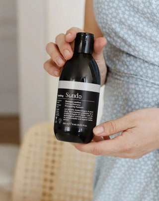 Łagodzący szampon z prebiotykami do wrażliwej skóry głowy Sendo - 2