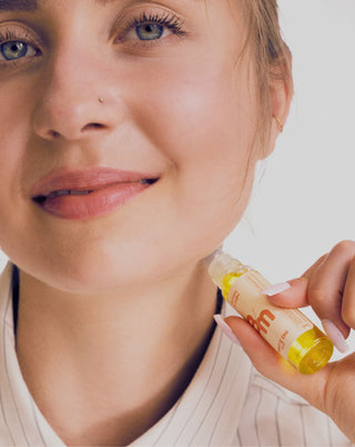 Perfumy w olejku o słodkim zapachu brzoskwini, brązowego cukru i wanilii Tamte dni 11:17 Bracia Mydlarze