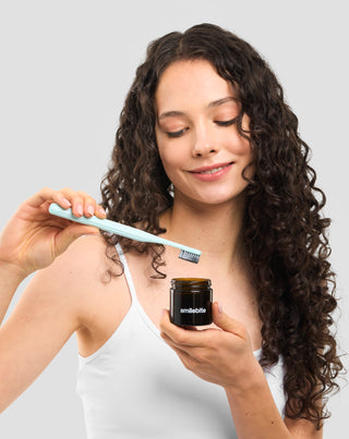 Proszek do wybielania zębów z węglem kokosowym Smilebite